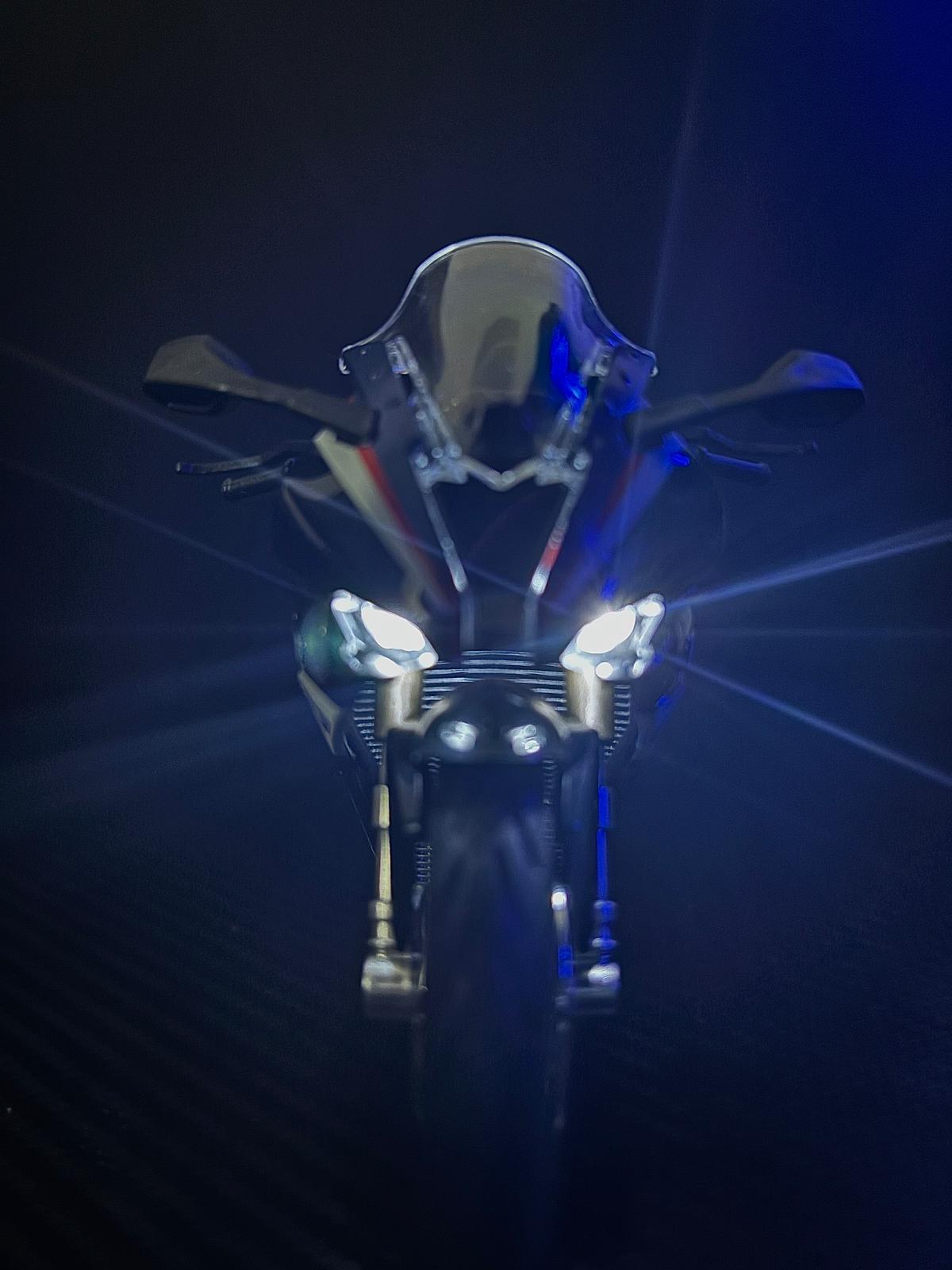 BMW S1000RR HP4 1:12 (NO HUMO)